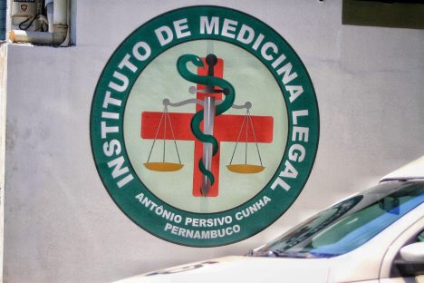 Corpo de mulher com perfurações por arma de fogo é encontrado boiando em rio Imagem referente a Corpo de mulher com perfurações por arma de fogo é encontrado boiando em rio