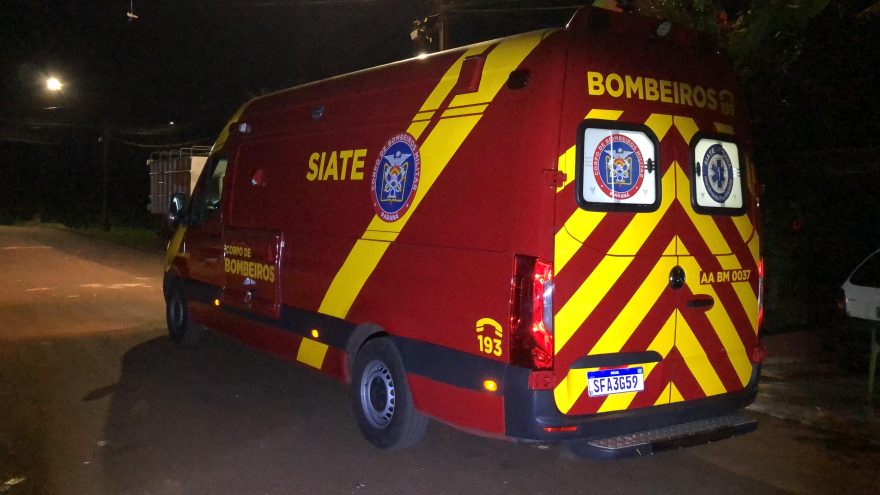 Motociclista fica ferido ao sofrer acidente de trânsito na Rua Marte