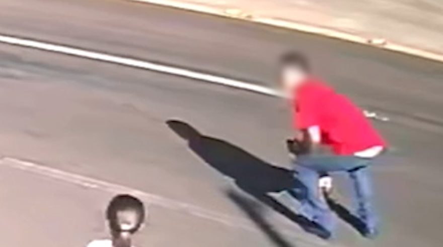 Internauta pede ajuda para encontrar homem que pegou celular que caiu na Avenida Brasil