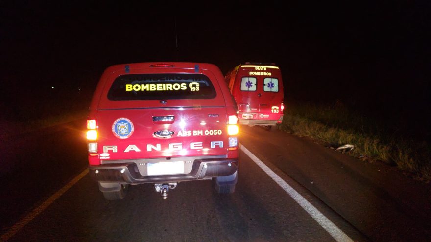 Vítima de atropelamento é socorrida pelo Siate na BR-369, em Cascavel