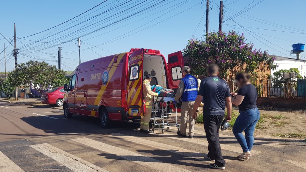 Idoso é socorrido pelos Bombeiros após cair do telhado no Bairro Guarujá