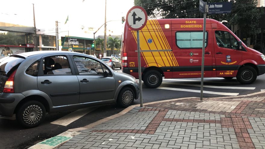 Acidente entre C3 e Honda Biz é registrado no Centro