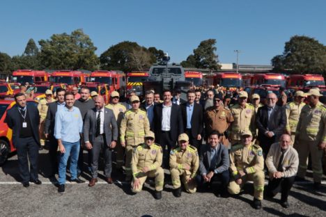 Imagem referente a Governador entrega 39 veículos e anuncia mais R$ 117 milhões para helicópteros e blindados