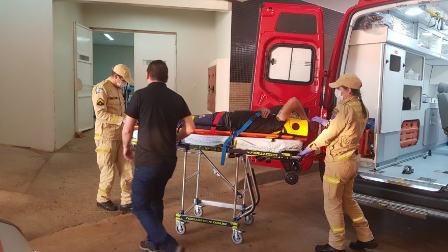 Homem fica ferido ao sofrer queda de quatro metros em estrutura às margens da BR-277, em Cascavel