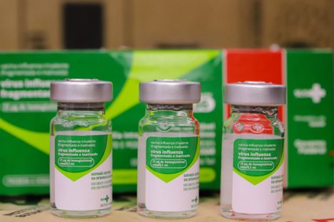 Saúde orienta municípios para manterem vacinação contra gripe enquanto houver doses