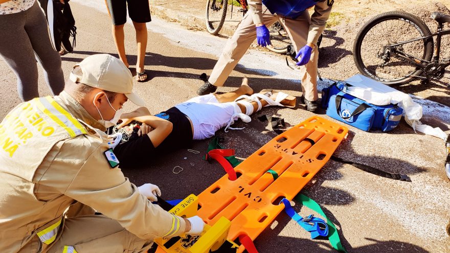 Após cair de bicicleta na Rua Glauber Rocha adolescente fica ferido