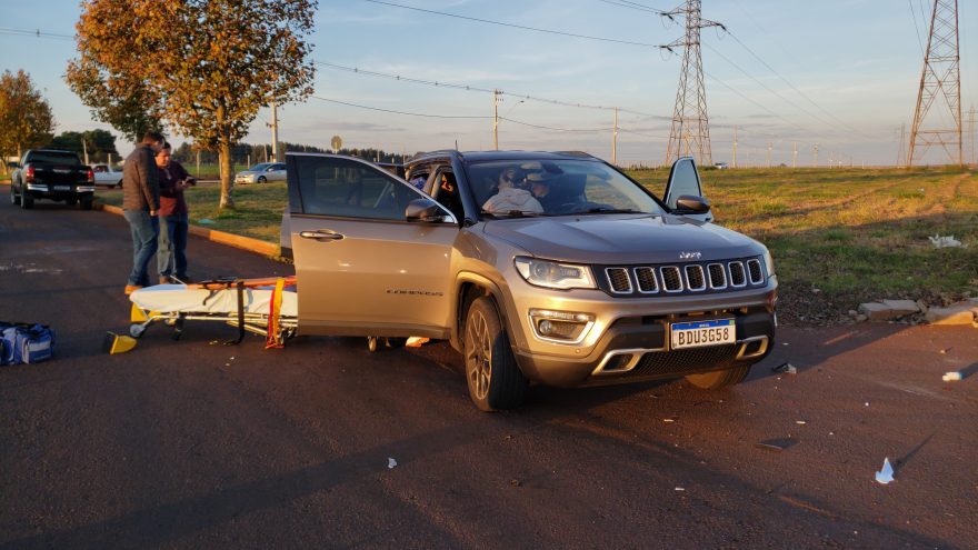 Carros se envolvem em forte colisão na Avenida Tito Muffato, em Cascavel
