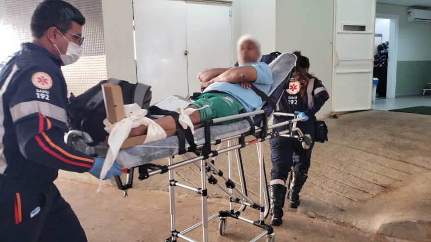 Homens são socorridos pelo Samu após acidente de trabalho em empresa no Parque São Paulo