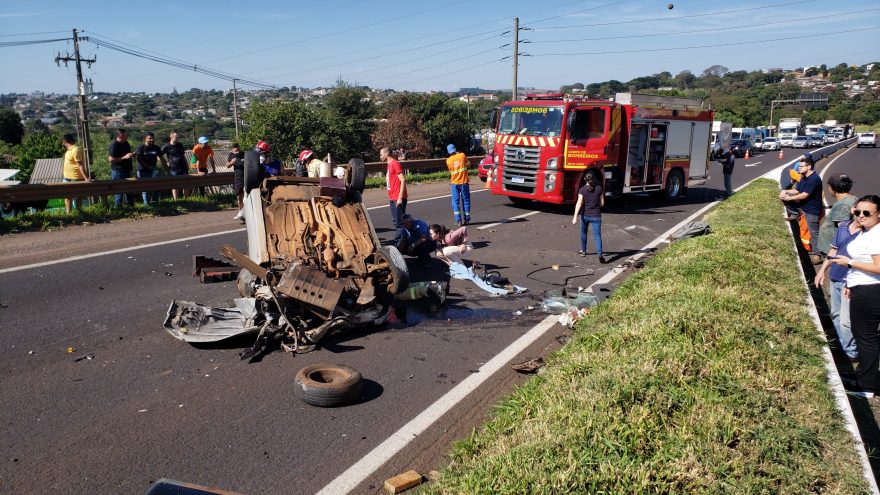 Mulher fica ferida em grave capotamento na PRc-467 em Cascavel