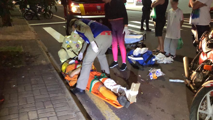 Motociclista quebra a perna após colisão contra carro no Floresta