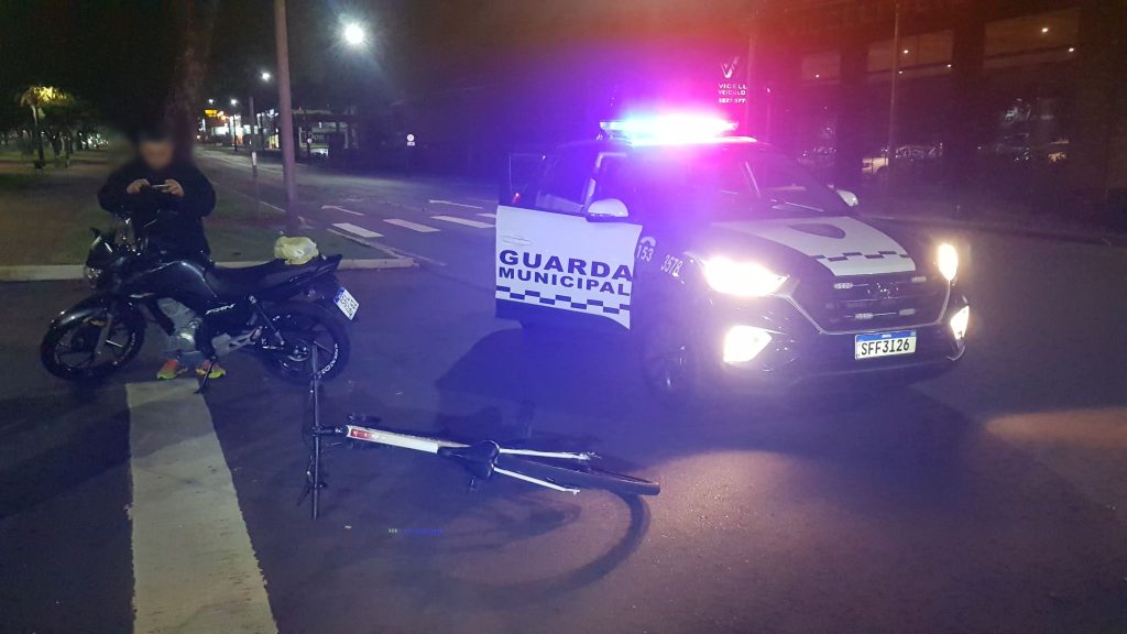 Ciclista fica ferido em colisão com motocicleta no bairro São Cristóvão