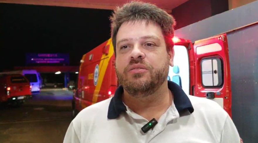 Com perfurações na cabeça e tórax, paciente baleado corre risco de vida, diz médico do Siate
