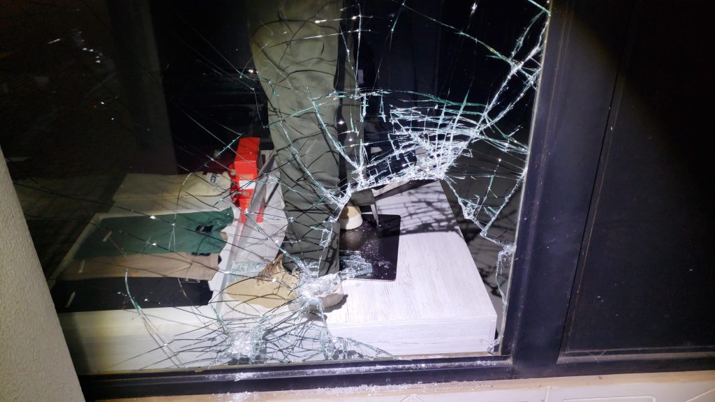 Loja de roupas é alvo de tentativa de furto no centro de Cascavel