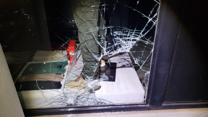 Loja de roupas é alvo de tentativa de furto no centro de Cascavel