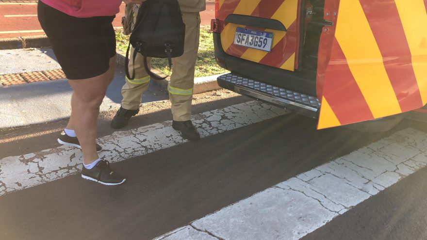 Colisão frontal entre ciclistas deixa duas pessoas feridas na Avenida Brasil