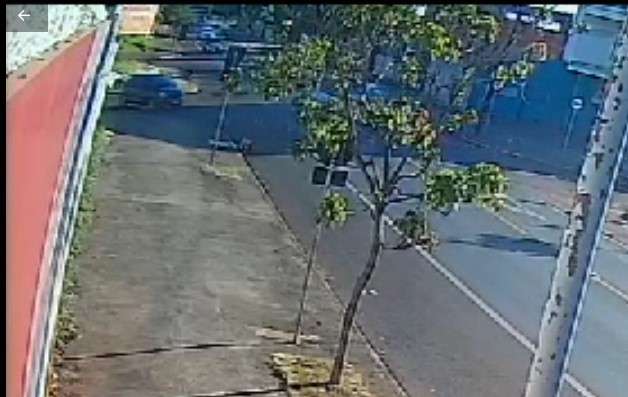 Vídeo mostra forte colisão entre Twister e Creta que deixou motociclista com lesão grave