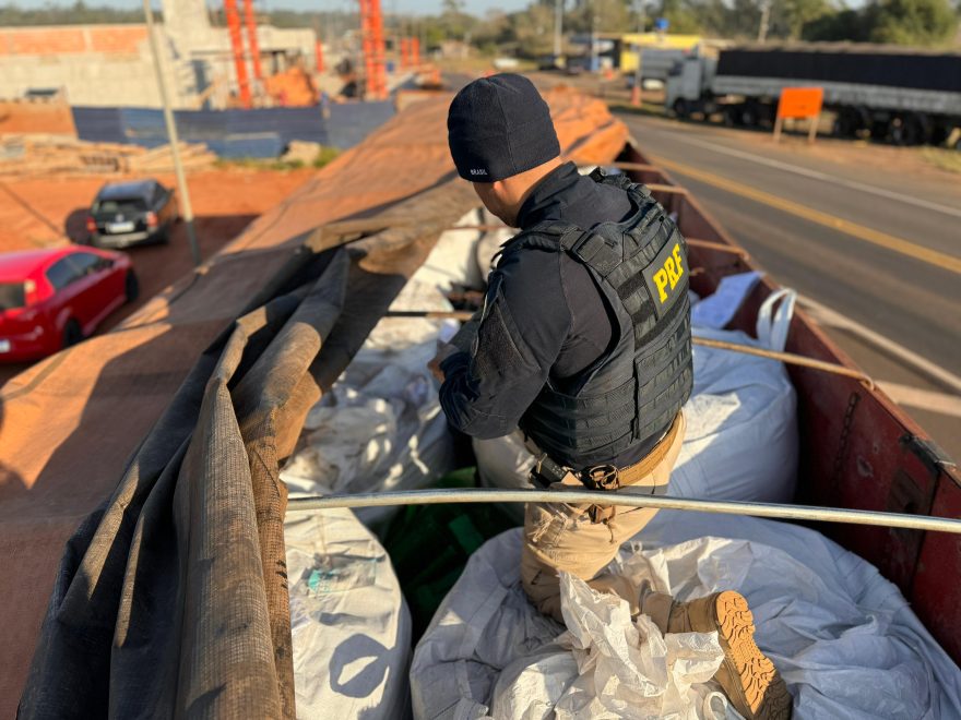 PRF apreende 1,5 tonelada de maconha em Alto Paraíso