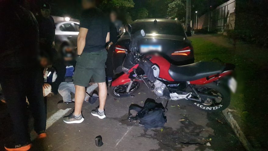 Jovem fica ferido em acidente de trânsito na Rua Riachuelo