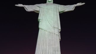 Cristo Redentor, no Rio, veste hoje o traje típico da Coreia do Sul