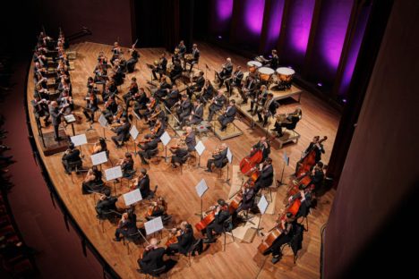 Imagem referente a Com reconhecido violinista brasileiro, Orquestra Sinfônica se apresenta no domingo