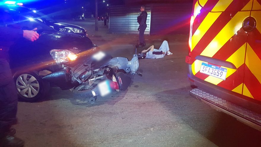 Motociclista sofre fratura após colidir contra Etios no Cancelli