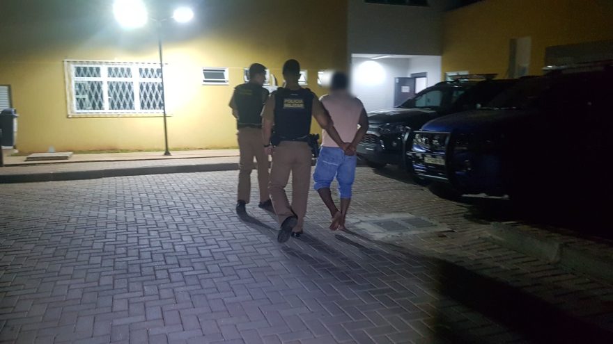 Homem é preso após agredir mulher e criança em Ouro Verde do Piquiri