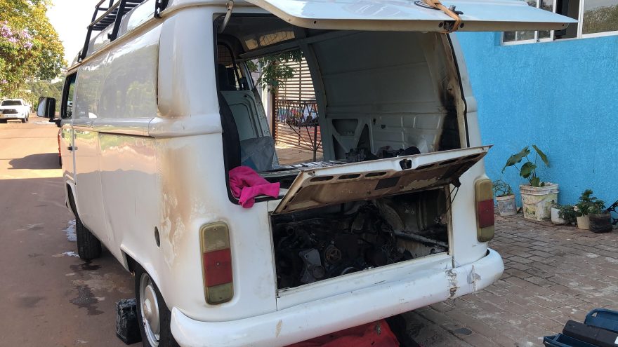 Kombi da “Corrente do Bem” pega fogo e presidente pede ajuda para a comunidade