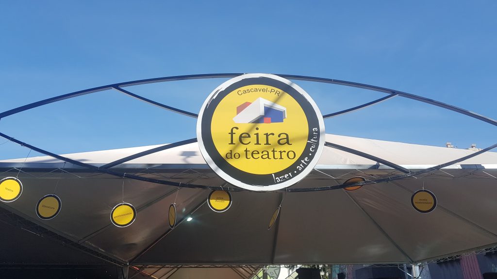 Feirinha do Teatro: onde o lazer e o comércio local se encontram em Cascavel Feirinha do Teatro: onde o lazer e o comércio local se encontram em Cascavel