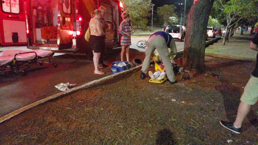 Mais um acidente é registrado no cruzamento da Rua Antonina com Avenida Piquiri; mulher fica ferida