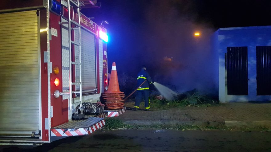 Incêndio é registrado ao lado do Restaurante Popular no Santo Onofre