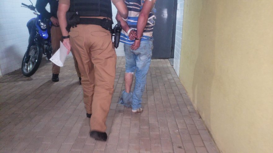 Após se envolver em acidente, jovem fica agressivo durante atendimento médico e é detido por desacato
