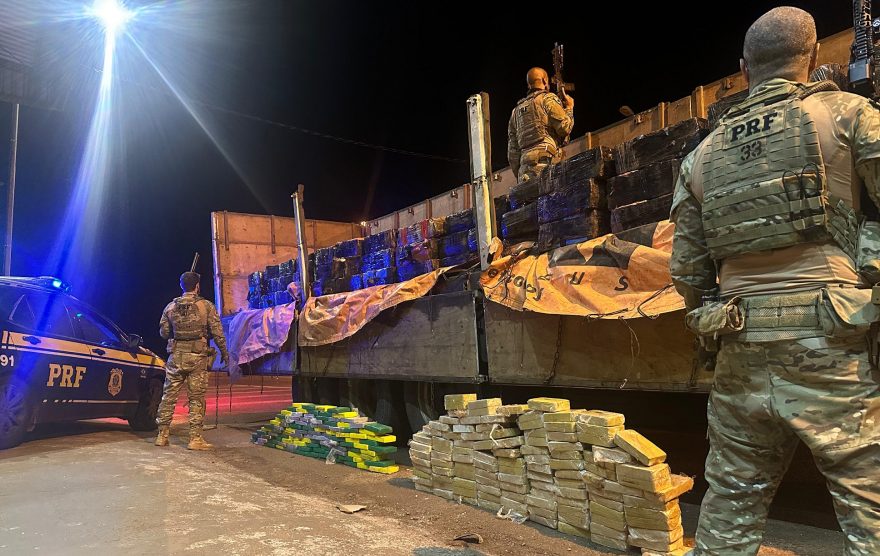 PRF apreende grande quantidade de maconha, cocaína e crack em ação na BR-277