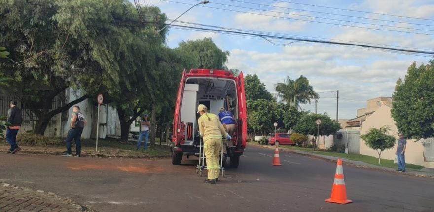 Ultrapassagem e conversão à esquerda resulta em colisão entre motos na Avenida Comil