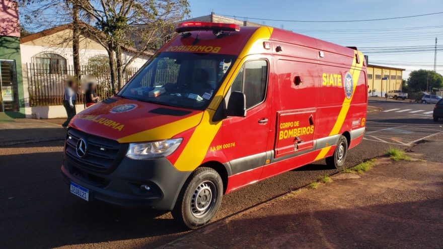 Menina de 11 anos fica ferida ao sofrer queda em colégio no Clarito