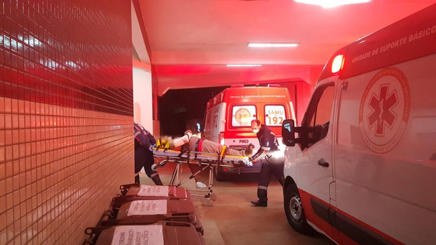 Homem fica ferido após cair de caminhão no Cascavel Velho
