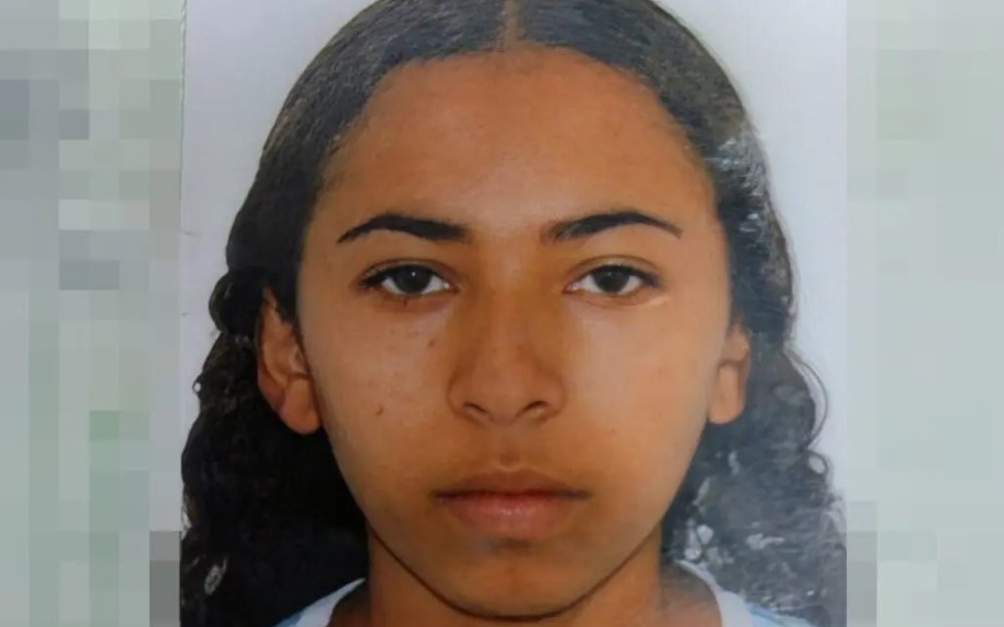 Mulher morre após perder o controle de moto e bater em poste Mulher morre após perder o controle de moto e bater em poste