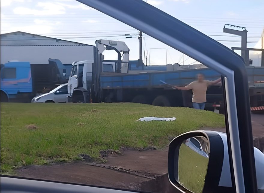 Cascavel não é pra amadores: Motorista usa taco de baseball durante briga de trânsito