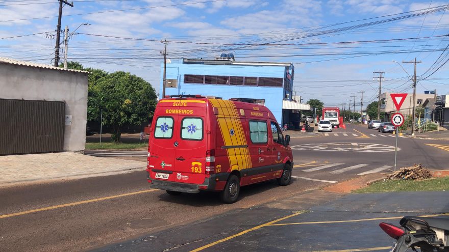 Mulher escorrega em piso molhado e é socorrida pelo Siate no XIV de Novembro
