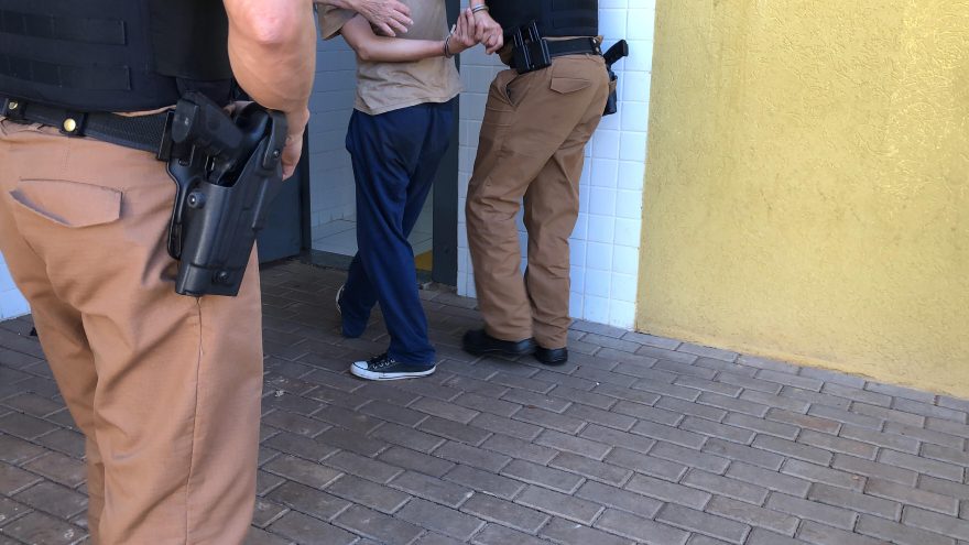 Com medo de apanhar da filha novamente, mulher pede ajuda da Polícia Militar