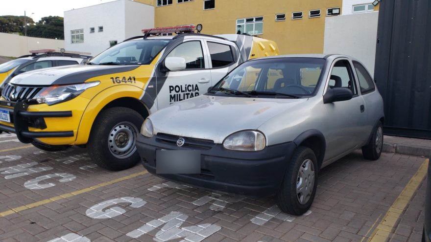 Corsa com registro de furto é recuperado na Rua Ipanema