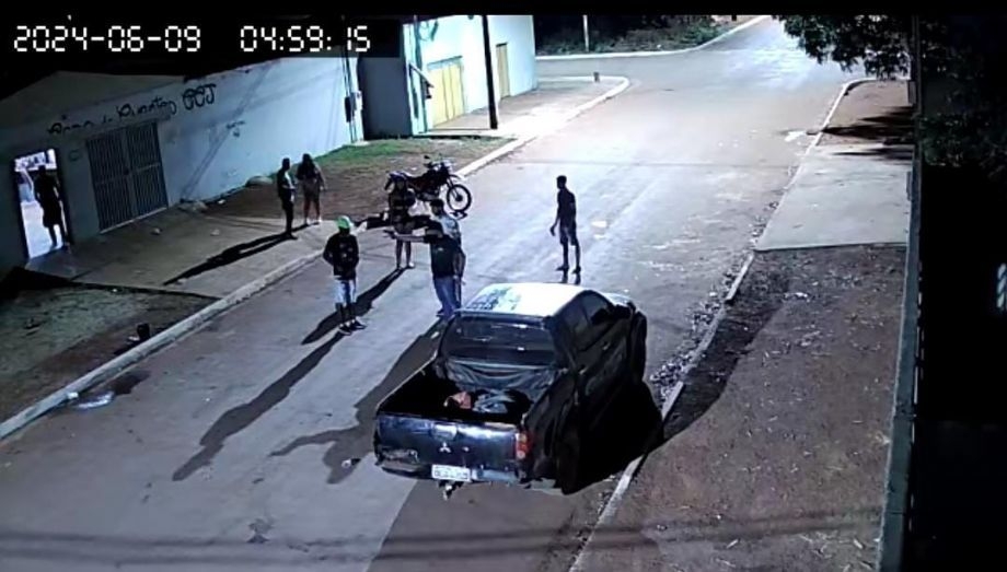 Homem de 25 anos é assassinado a tiros em frente a casa de eventos Homem de 25 anos é assassinado a tiros em frente a casa de eventos