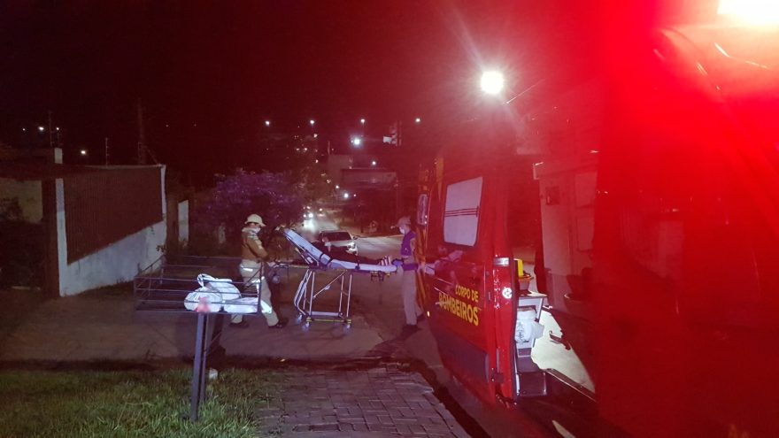 Idosa de 94 anos sofre laceração após queda em residência no Neva