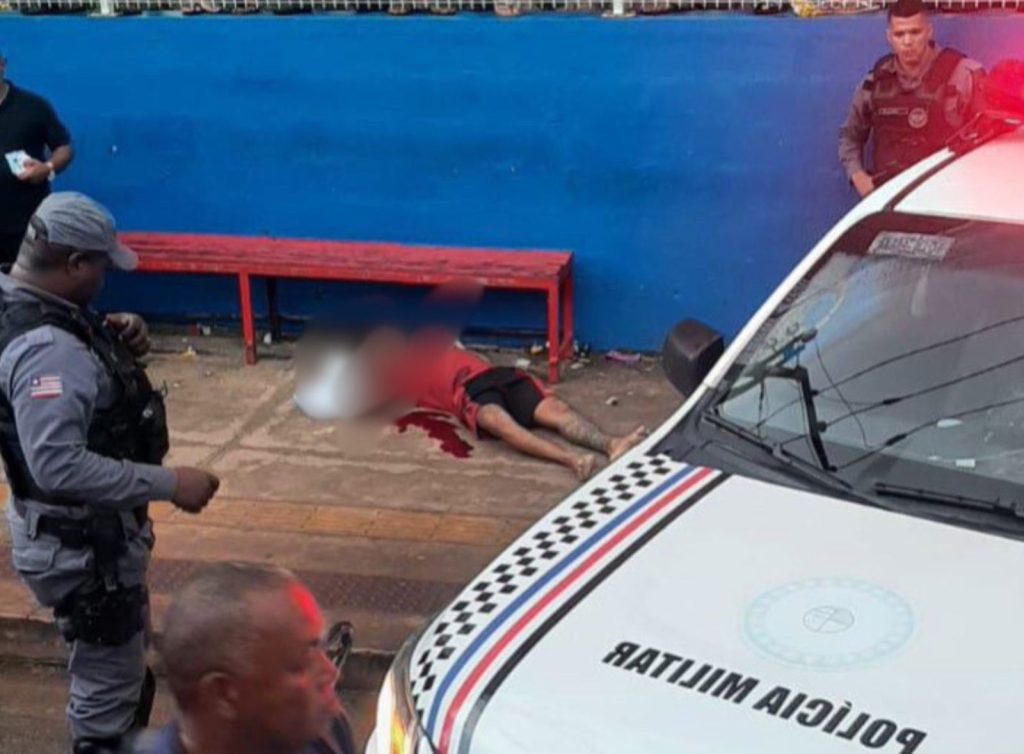 Homem é executado a tiros na frente dos filhos Homem é executado a tiros na frente dos filhos