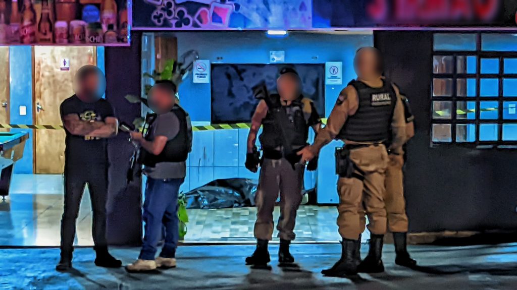 Dia dos namorados sangrento: Homem é morto a tiros em bar no Universitário Dia dos namorados sangrento: Homem é morto a tiros em bar no Universitário