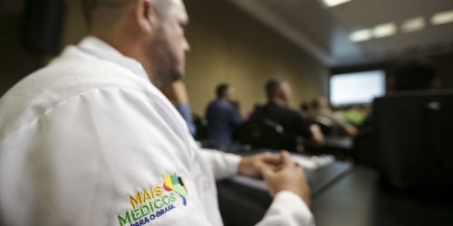 Imagem referente a Saúde reajusta bolsa do Mais Médicos em 8,4%