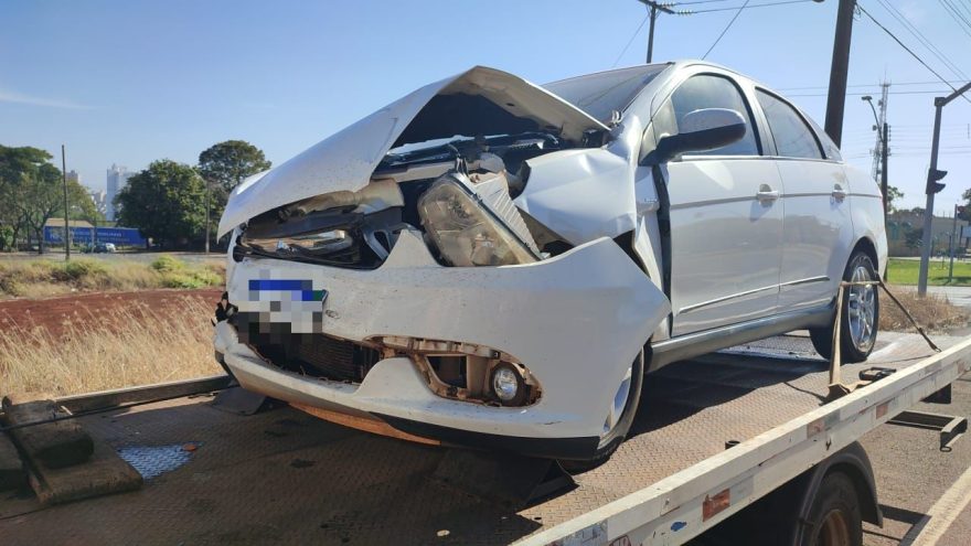 Acidente entre dois carros é registrado no São Cristóvão