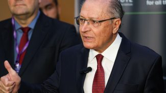 Alckmin diz que governo tem “absoluta confiança” de que dólar vai cair