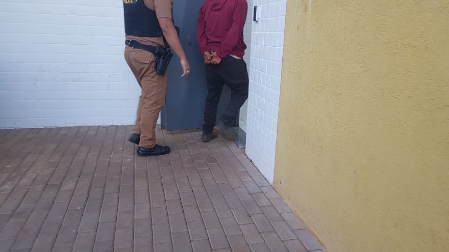 Homem é preso com arma de fogo calibre 22 no Periolo