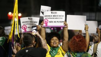 Manifestantes vão às ruas contra PL que equipara aborto a homicídio