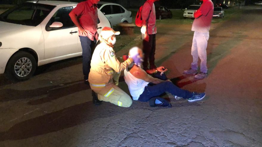 Homem fica ferido ao ser atropelado por moto no Jardim Aclimação